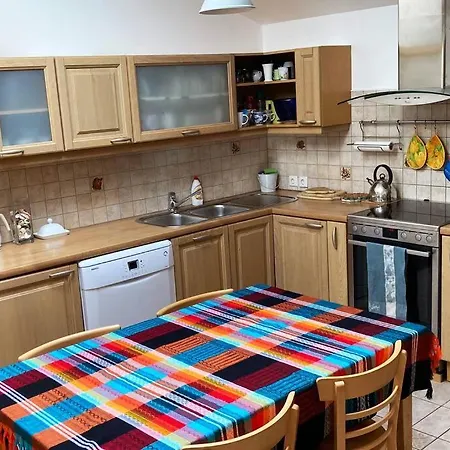 Avar Residents Kesklinnas بارنو